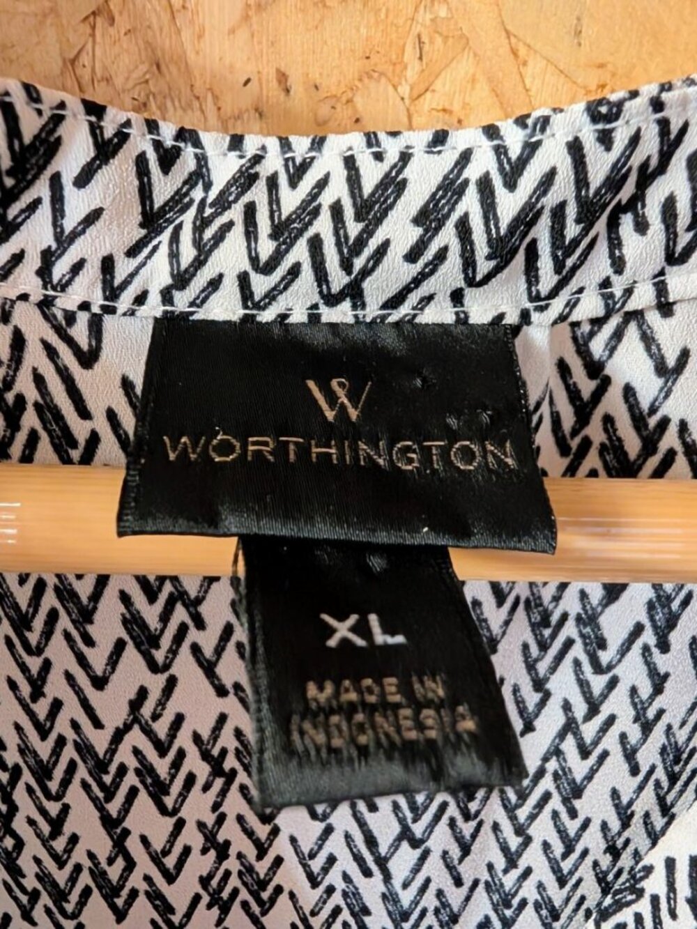 Worthington Black and White Patterned XL Blouse